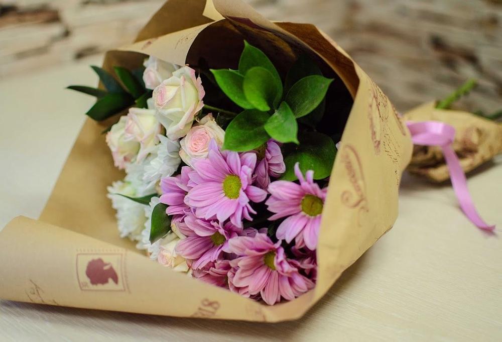 Букет улыбка в Вятских Полянах Букет цветов из: Розы и Хризантемы в Вятских Полянах