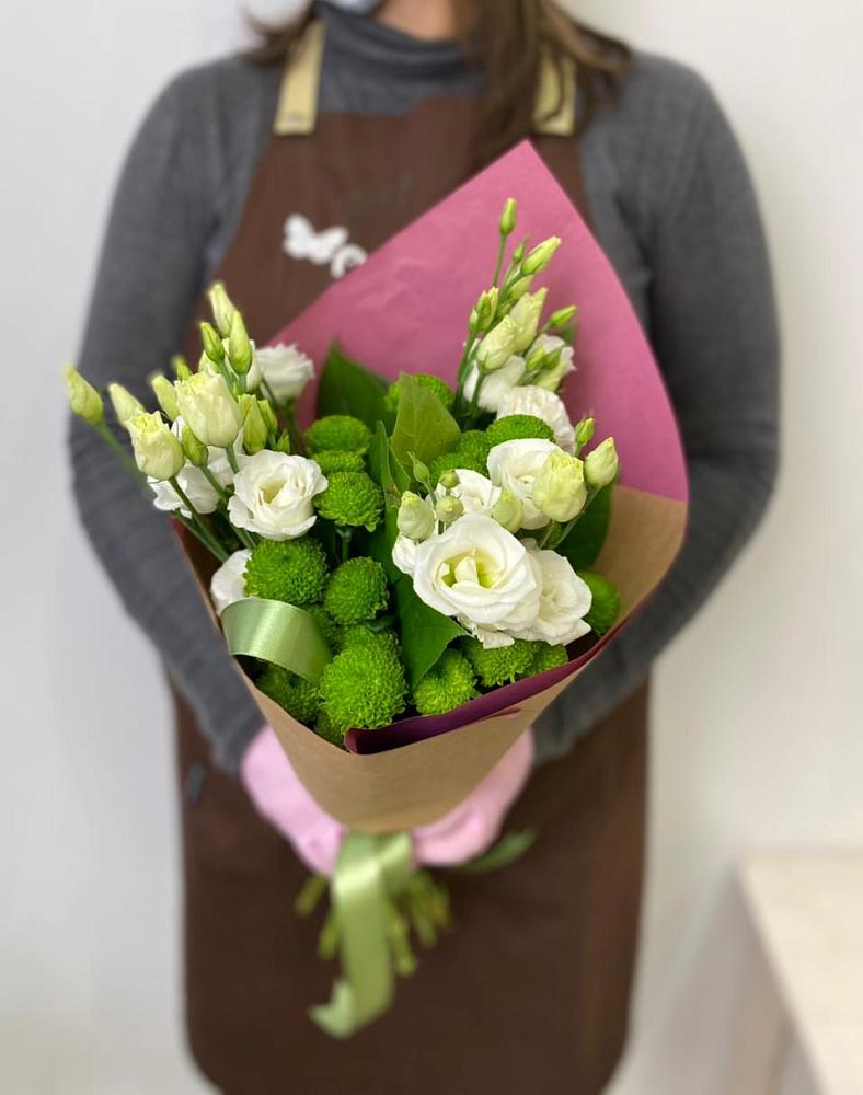 Букет морозный день в Вятских Полянах Букет цветов из: Хризантемы и Лизиантусы в Вятских Полянах