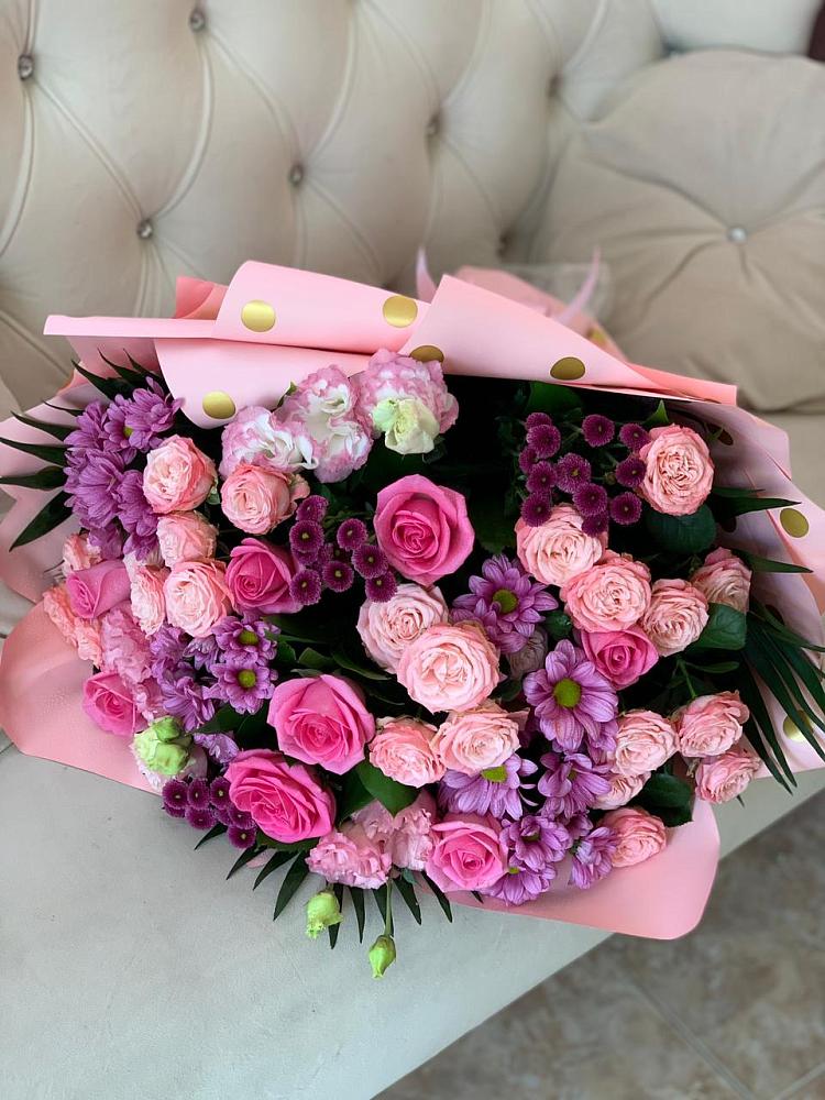 Букет Ваше величество в Вятских Полянах Букет цветов из: Хризантемы, Розы и Лизиантусы в Вятских Полянах