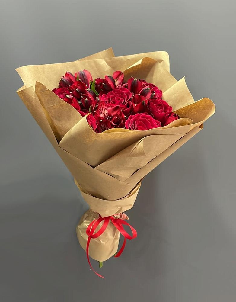 Букет цветов из: Альстромерии и Розы в Вятских Полянах