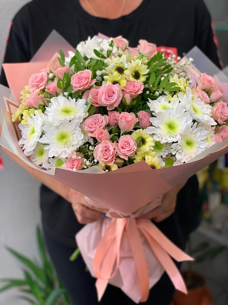 Букет юношеские грезы в Вятских Полянах Букет цветов из: Розы и Хризантемы в Вятских Полянах