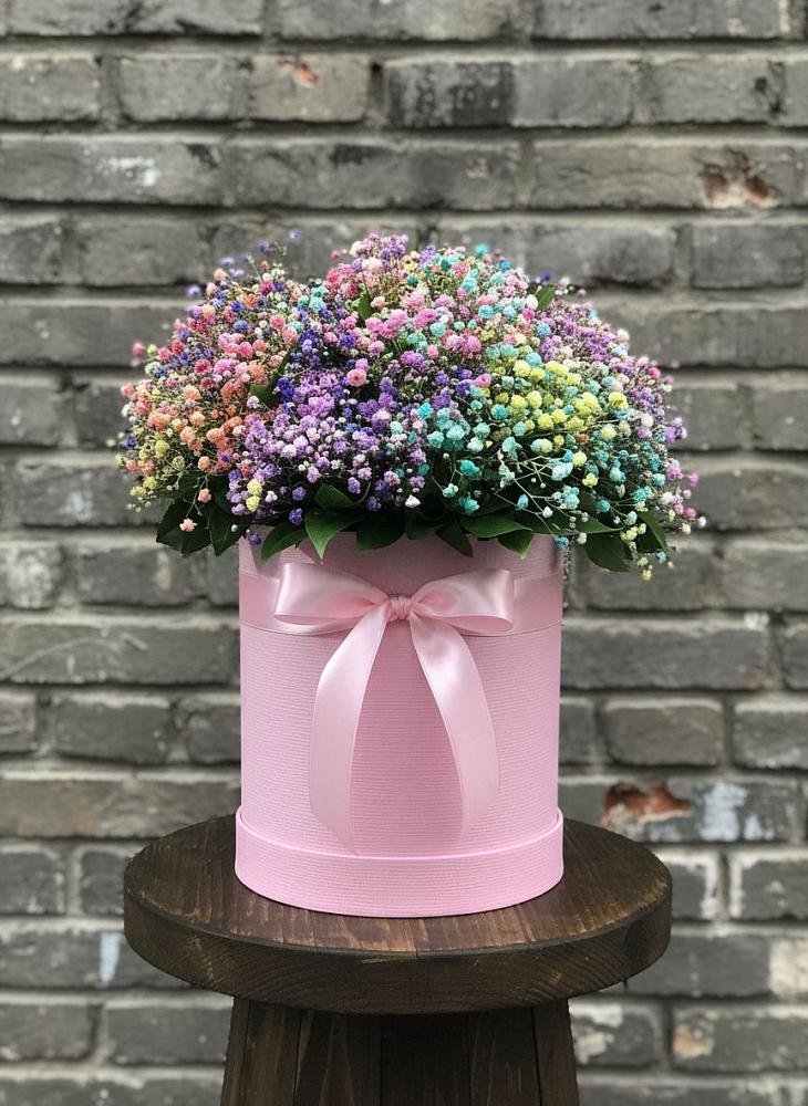 Композиция Яркие эмоции в Вятских Полянах Цветочная композиция из Гипсофила и Розы в шляпной коробке в Вятских Полянах