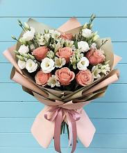 Букет олимп в Вятских Полянах Букет цветов из:  Розы, Альстромерии и Лизиантусы в Вятских Полянах