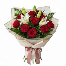 Букет высокая поэзия в Вятских Полянах Букет цветов из:  Лилии и Розы в Вятских Полянах
