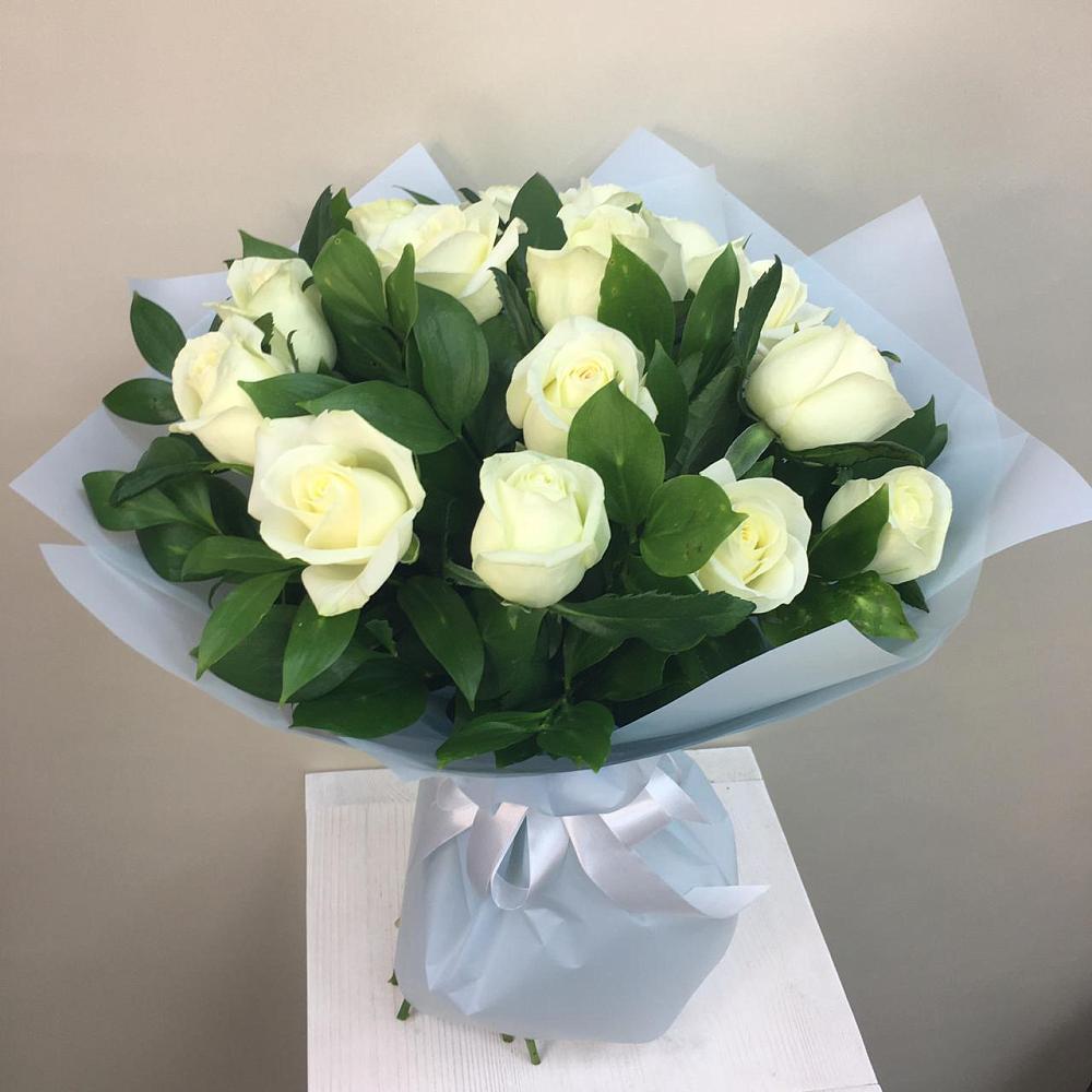 15 Белых роз Проуд в Вятских Полянах Букет 15 Белых роз Проуд в Вятских Полянах
