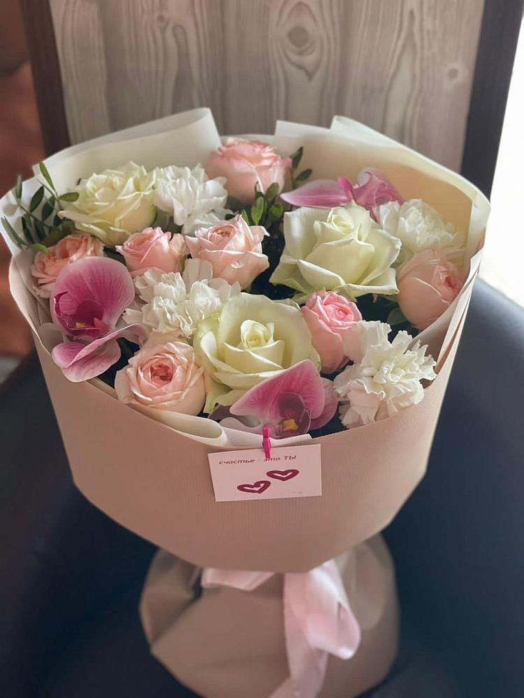 Букет цветов из: Орхидеи, Розы и Гвоздики в Вятских Полянах