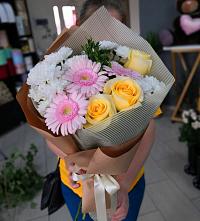 Букет цветов из:  Герберы, Розы и Хризантемы в Вятских Полянах