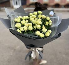 Букет Белые кустовые розы Солинеро в Вятских Полянах