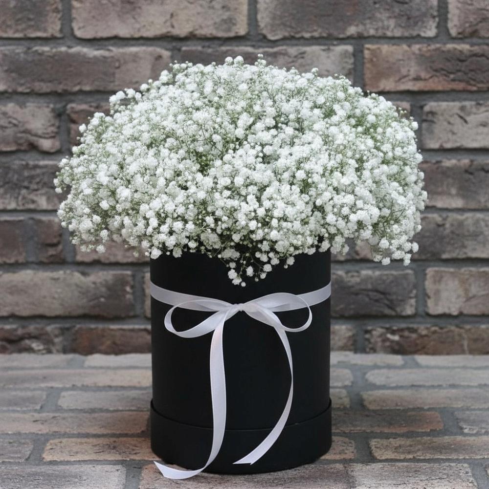 Композиция коробка гипсофил в Вятских Полянах Цветочная композиция из Гипсофила в шляпной коробке в Вятских Полянах