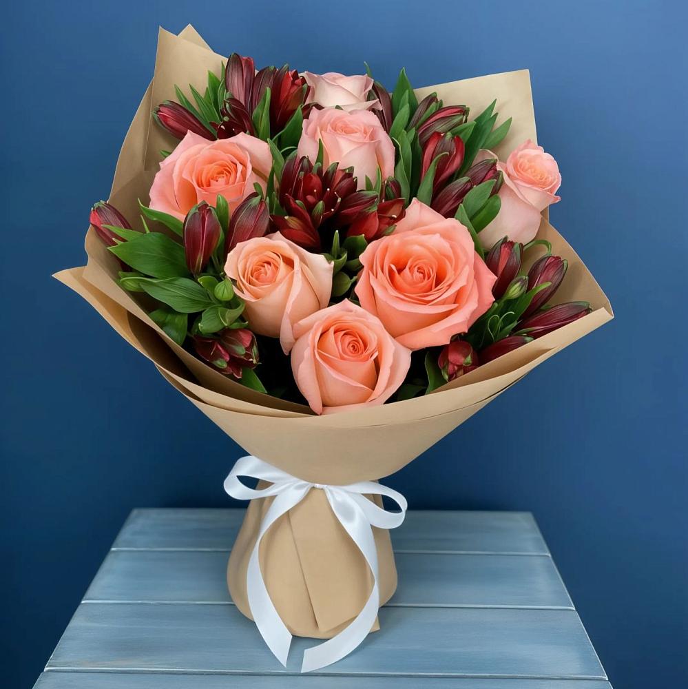 Букет Сплетённые любовью в Вятских Полянах Букет цветов из: Розы и Альстромерии в Вятских Полянах