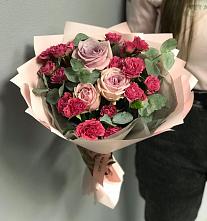 Букет восхищение в Вятских Полянах Букет цветов из:  Гвоздики и Розы в Вятских Полянах