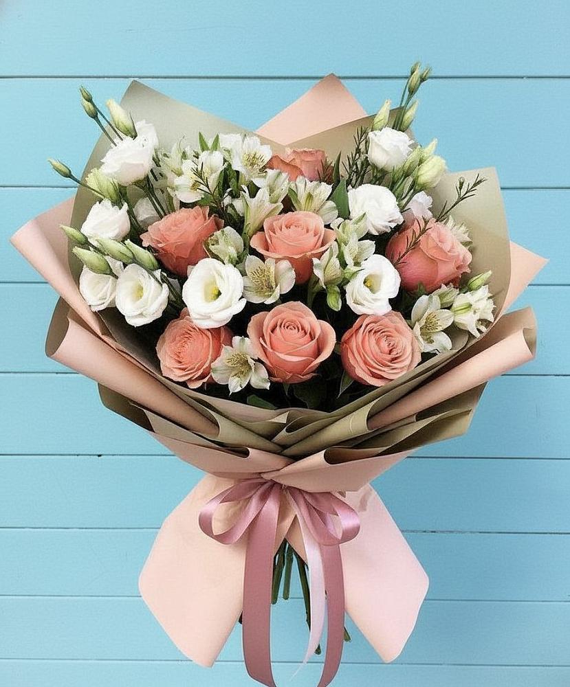 Букет олимп в Вятских Полянах Букет цветов из: Розы, Альстромерии и Лизиантусы в Вятских Полянах