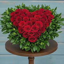 Композиция Сердце в любви в Вятских Полянах Цветочная композиция из Розы в виде сердца в Вятских Полянах