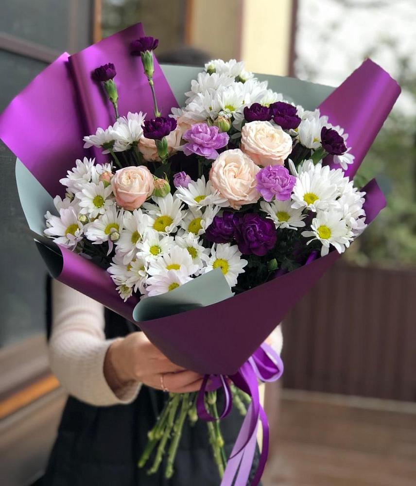 Букет фиолетовый сад в Вятских Полянах Букет цветов из: Хризантемы, Гвоздики и Розы в Вятских Полянах