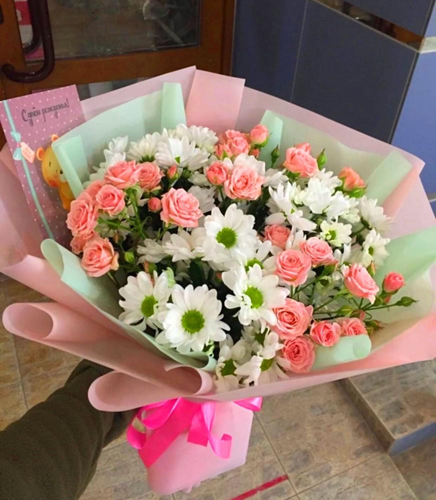 Букет Жемчужная россыпь в Вятских Полянах Букет цветов из: Розы и Хризантемы в Вятских Полянах