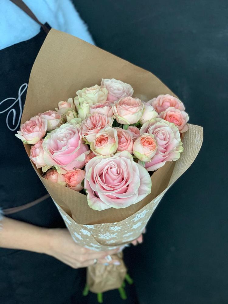 Букет ванильный зефир в Вятских Полянах Букет цветов из: Хризантемы и Розы в Вятских Полянах