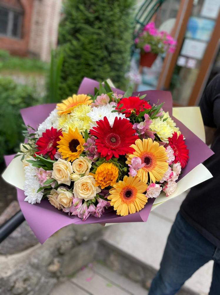 Букет цветов из: Герберы, Ромашки, Хризантемы, Розы и Подсолнухи в Вятских Полянах