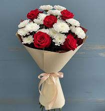 Букет романтическая гармония в Вятских Полянах Букет цветов из:  Розы и Хризантемы в Вятских Полянах