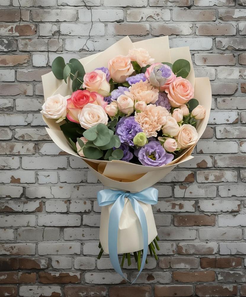 Букет Феерия в Вятских Полянах Букет цветов из: Розы, Лизиантусы и Гвоздики в Вятских Полянах