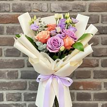 Букет цветочные ноты #REPLACE_PRED# Вятских Полянах Букет цветов из:  Лизиантусы и Розы #REPLACE_PRED# Вятских Полянах