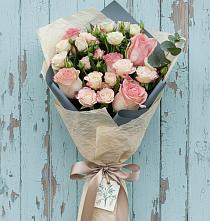 Букет нежный и розовый в Вятских Полянах Букет цветов из:  Розы в Вятских Полянах