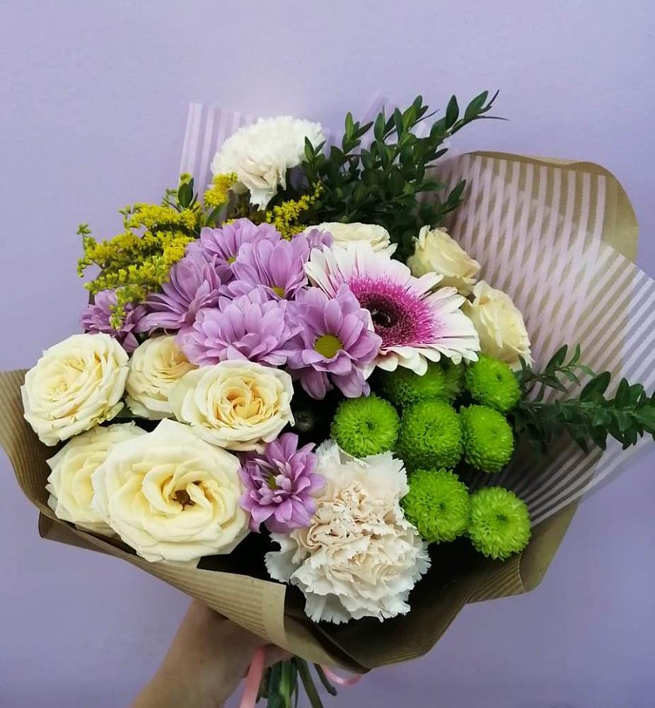 Букет магия в Вятских Полянах Букет цветов из: Хризантемы, Розы, Гвоздики и Герберы в Вятских Полянах