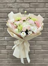 Букет Трепет мечты в Вятских Полянах Букет цветов из:  Гвоздики, Розы, Лизиантусы и Хризантемы в Вятских Полянах