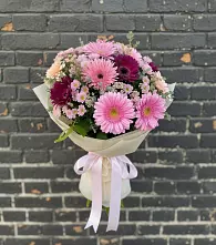 Букет яркие краски в Вятских Полянах Букет цветов из:  Герберы и Хризантемы в Вятских Полянах