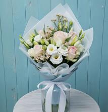 Букет очаровательный аромат в Вятских Полянах Букет цветов из:  Розы и Лизиантусы в Вятских Полянах