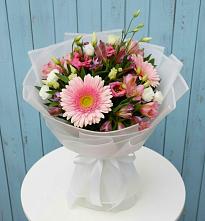 Букет прохладный бриз в Вятских Полянах Букет цветов из:  Герберы, Альстромерии и Лизиантусы в Вятских Полянах