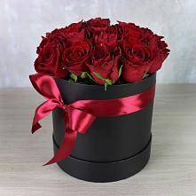 Цветочная композиция из Розы в шляпной коробке в Вятских Полянах