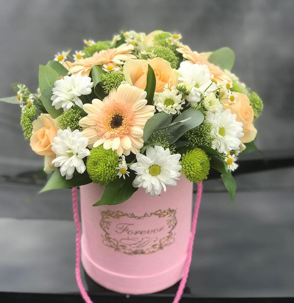 Композиция маленькая прелесть в Вятских Полянах Цветочная композиция из Розы, Герберы и Хризантемы в шляпной коробке в Вятских Полянах