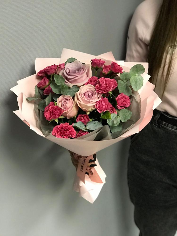 Букет восхищение в Вятских Полянах Букет цветов из: Гвоздики и Розы в Вятских Полянах