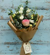 Букет нежный привет в Вятских Полянах Букет цветов из:  Розы и Лизиантусы в Вятских Полянах