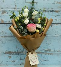 Букет нежный привет в Вятских Полянах Букет цветов из:  Розы и Лизиантусы в Вятских Полянах