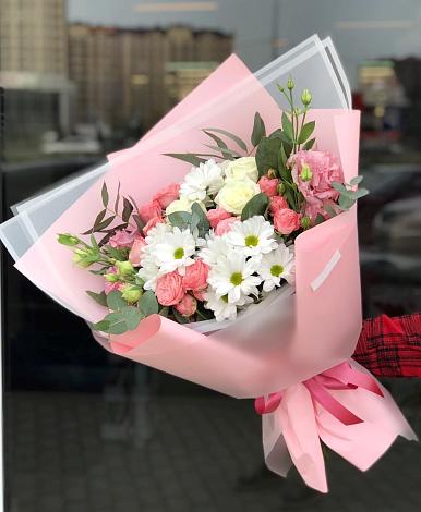 Букет цветов из: Розы, Лизиантусы и Хризантемы в Вятских Полянах