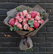 Букет розы в пальмах в Вятских Полянах Букет цветов из:  Розы в Вятских Полянах