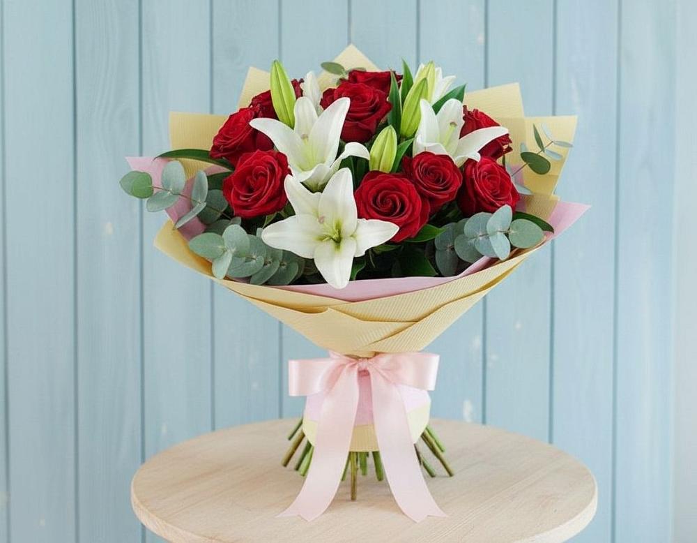Букет Элегантная гармония в Вятских Полянах Букет цветов из: Лилии и Розы в Вятских Полянах