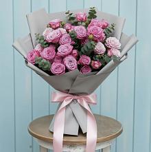 Композиция Яркий комплимент в Вятских Полянах Букет цветов из:  Розы в Вятских Полянах